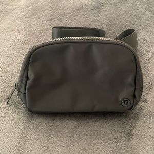 lululemon | everywhere belt bag